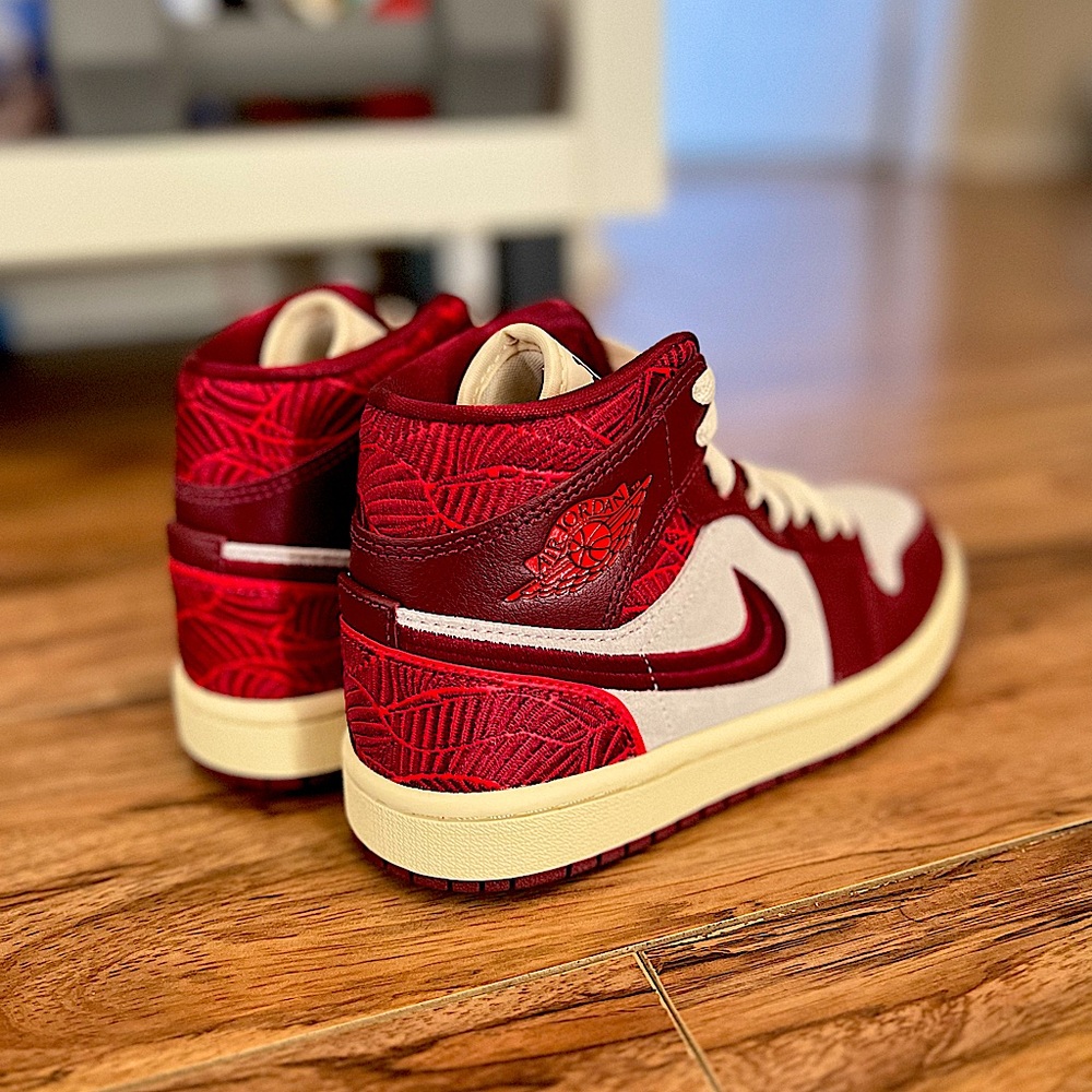 Air Jordan 1 Special Edition “Tiki Leaf” - Picture 3 of 10